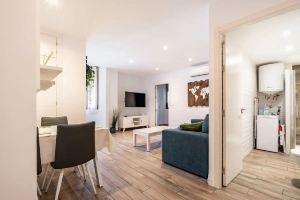 Nice newly renovated apartment with parking area, Альмунекар