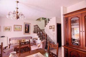 A few minutes walk from RSA Hospice NON-SMOKING apartment, ТемпиПаусания
