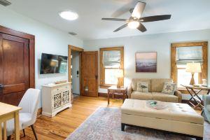 Chic Coastal Escape with Tropical Patio - Charming Beach Haven, Сент-Питерсберг