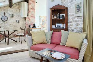 Charming and romantic studio under the roofs of St Rémy, Сен-Реми-де-Прованс