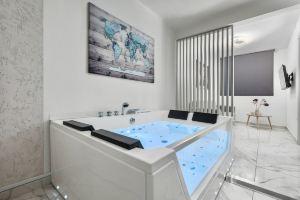 Premium Jacuzzi suite at the City Center, Салоники