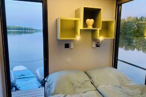 Luxury Houseboat with Many Extras Included, Миров