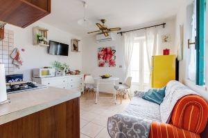 Cute apartment whit balcony., Скаури