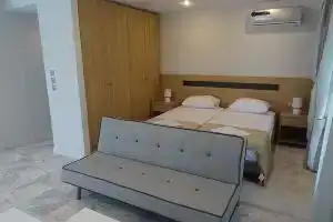 Cosmos Apartments, Лалисос