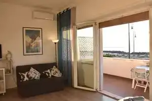 Relaxing seaside apartment 10' from Fiumicino Airport. Possible shuttle, Лидо-ди-Остия