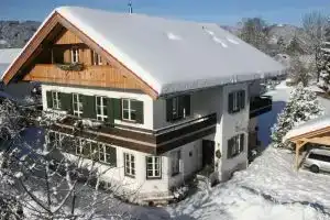 Plaatsje in het Mesnerhuis, Ленгрис