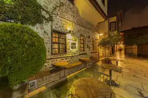 Peaceful Flat with Balcony Near Hadrian's Gate, Анталья