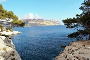 Cassis apartment near beaches & port, panoramic view, aircon, private parking, Каси