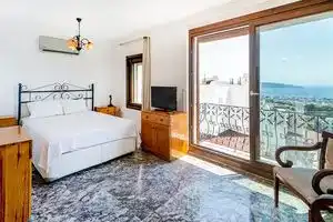 Sea View House w Garden and Balcony 8 Min to Beach, Бодрум