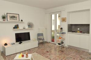 Bright Stunning Central Apartment in Front of Lugano Lake, Лугано