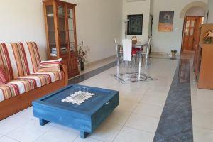 beautiful Maisonette with underlying Garage!, Пемброк