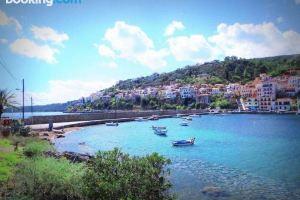 Gytheio Retreat, Panoramic Sea View Apartment, Гифио