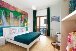 Sorrento Mahal Kita Lovely 6-Bed in Sorrento, Сорренто