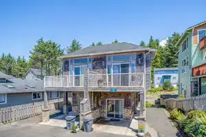 Ocean View Decks and Luxurious Finishes - Stunning Coastal Haven, Линкольн-Сити