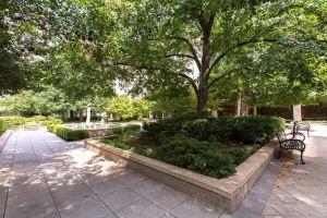 Upscale Apartments in Crystal City, Вашингтон