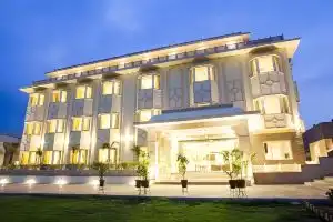 Kk Royal Hotel At Amer