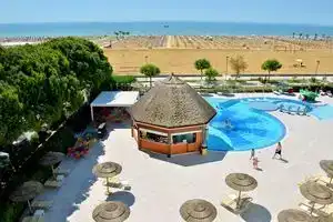 Colorful suite overlooking the sea, Бибионе