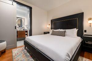 4BR Large Space for 14 in Prime Location | The Mayfair, Новый Орлеан