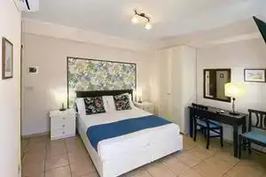 Casa Famiani Bed & Breakfast, Летоянни
