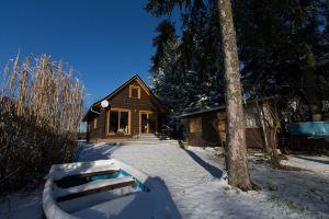 Woodblockhouse on lakeland in between nature to relax with fireplace, Темплин