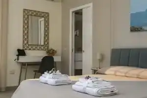 Chiostro San Francesco - Casa di Ospitalità Religio sa, Неаполь