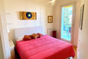 FANTASTIC APARTMENT in center Taormina with Pool, View and Parking, Таормина