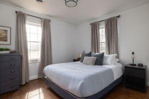 Prime Location, Charming Cottage - 2 Bedroom, Гринсборо