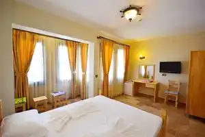 Doada Hotel, Датча
