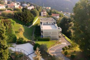 Charming Penthouse, with balcony and large terrace, Комо