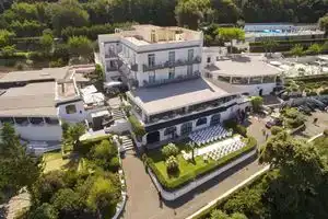 Hotel «Cala Moresca», Баколи