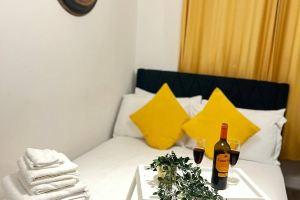 Charming 1st Floor Apartment in West Ealing, Лондон