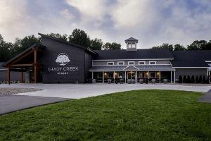 Big Family House 5 Minutes from Lake Michigan/Blue Chip Casino/Brewery/Wineries!, Мичиган-Сити