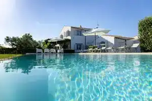 Charming Villa with pool, Менфи