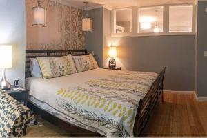 Downtown luxury, full amenities with parking, Юрика-Спрингс