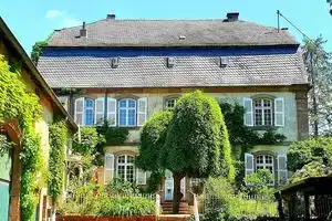 Ferien im Schloss Hilbringen, Мерциг