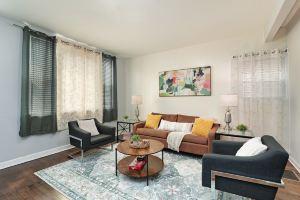 Cozy Design and Close to Dining and Sports Venues - Stylish Retreat, Чикаго