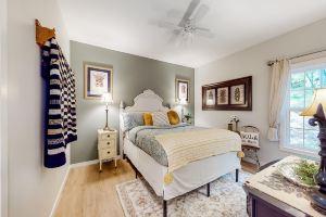 New Orleans-themed getaway with a full kitchen, washer/dryer, & AC, Юрика-Спрингс