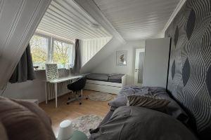 . Lichtblick 2.0 vacation apartment near Centro and Rudolf Weber Arena, Мюльхайм-ан-дер-Рур