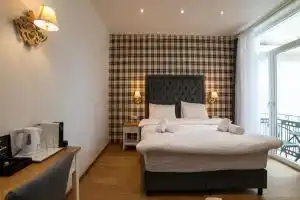 Brettania Hotel, Янина