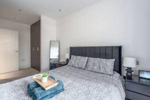 Modern Cozy Kingston Flat, 5 Mins to Train Station, Лондон