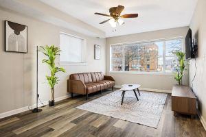A Trendy Escape Close to Downtown Peoria, Пеория