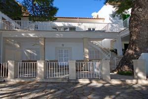 Luxury apartment in front of the sea with beautiful views, Порт-де-Полленка