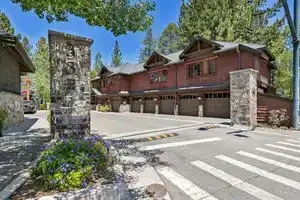 Exquisite Lakefront Escape with Hot Tub and Scenic Views - Luxurious Haven, Саут-Лейк-Тахо