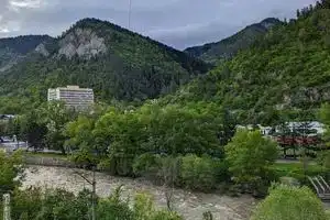 Gari's apartament next to Borjomi central park, Боржоми