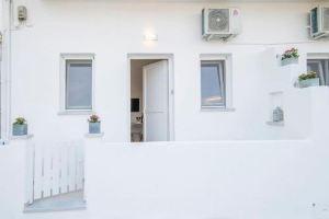 Agia Anna Apartments, Парикия