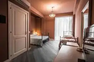 Residenza Cavour, Ачиреале