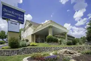 Отель «Brookwood Inn», Брэнсон