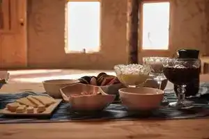 Altyn Oimok Yurt Camp, Тон