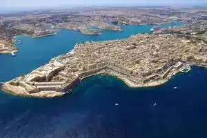 Seashells Penthouse Hot Tub Seaview by Getaways Malta, Сент-Полс-Бэй