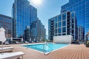 Downtown Boston Designer space with Gym and rooftop Oasis’s ,Walk to Seaport!, Бостон